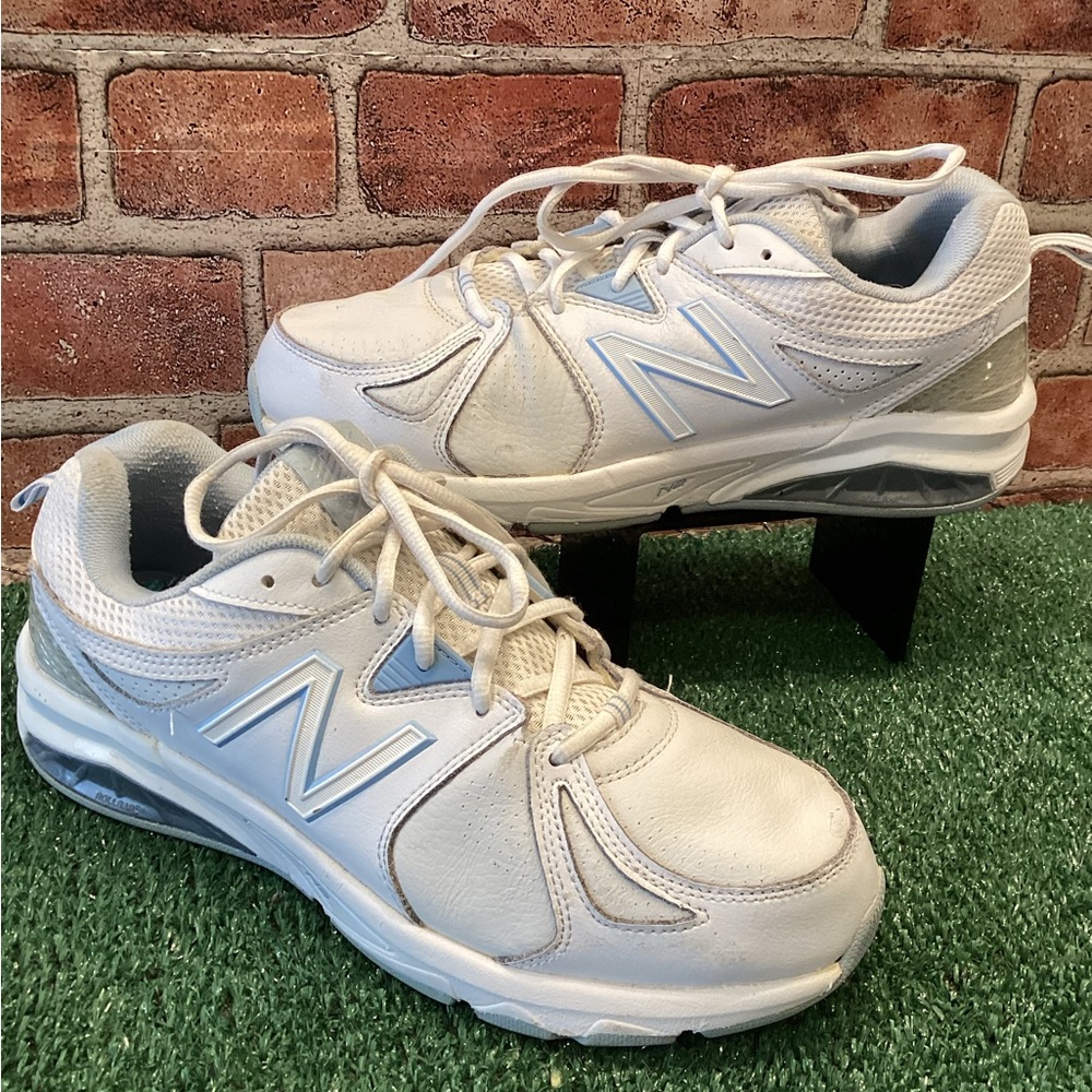 New Balance 857 Women’s Motion control white leather shoes sneakers size 10